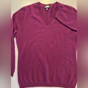 Charter‎ Club Cashmere V-Neck Sweater in Rich Purple. Women’s Large